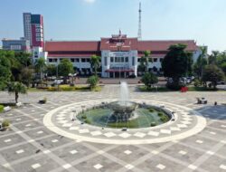 Menjelang perayaan Nataru, Pemerintah Kota Surabaya memperkuat keamanan di tempat ibadah dan meningkatkan pengawasan di titik-titik strategis.