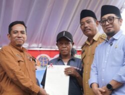 Legalisasi Aset Rakyat, BPN Jember Serahkan Sertifikat TORA Kepada Masyarakat Desa Tugusari