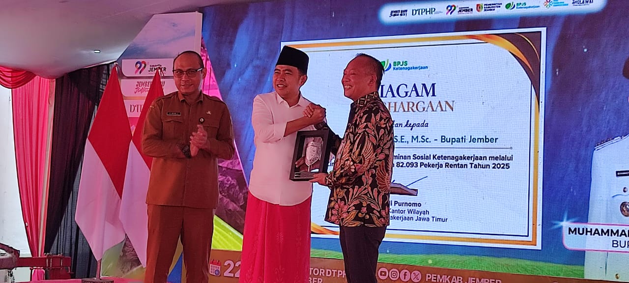 Bupati Jember, Gus Fawait, menegaskan komitmen kuat pemerintah daerah dalam menyejahterakan para petani dan pekerja rentan di Kabupaten Jember.