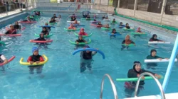 Water aerobic adalah jenis latihan aerobik yang dilakukan di kolam renang sedalam pinggang atau lebih. Aerobik air sebenarnya mirip dengan gerakan aerobik biasa, tetapi dilakukan di dalam air. Namun, gerakannya tidak memberikan tekanan berlebih pada area persendian.