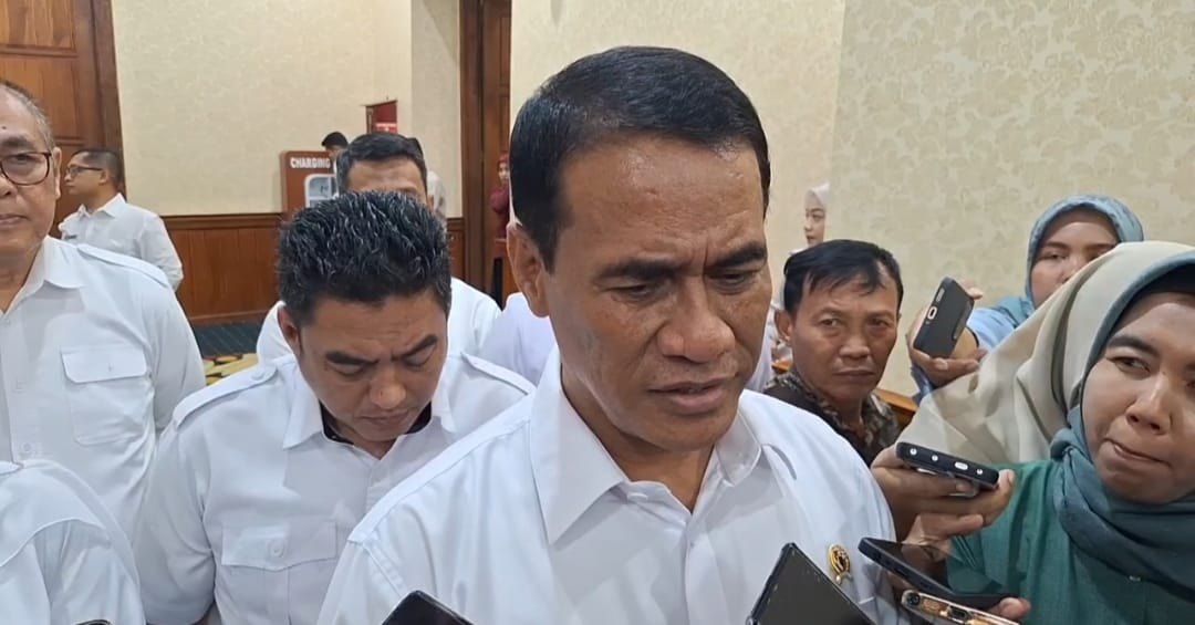 Menteri Pertanian RI, Andi Amran Sulaiman, menegaskan bahwa Jatim adalah penentu masa depan pangan nasional. Pak Menteri jug memberikan apresiasi kepada Gubernur Jawa Timur, Khofifah Indar Parawansa lantaran Jatim konsisten berada di posisi tiga besar nasional, bahkan memimpin di berbagai komoditas.