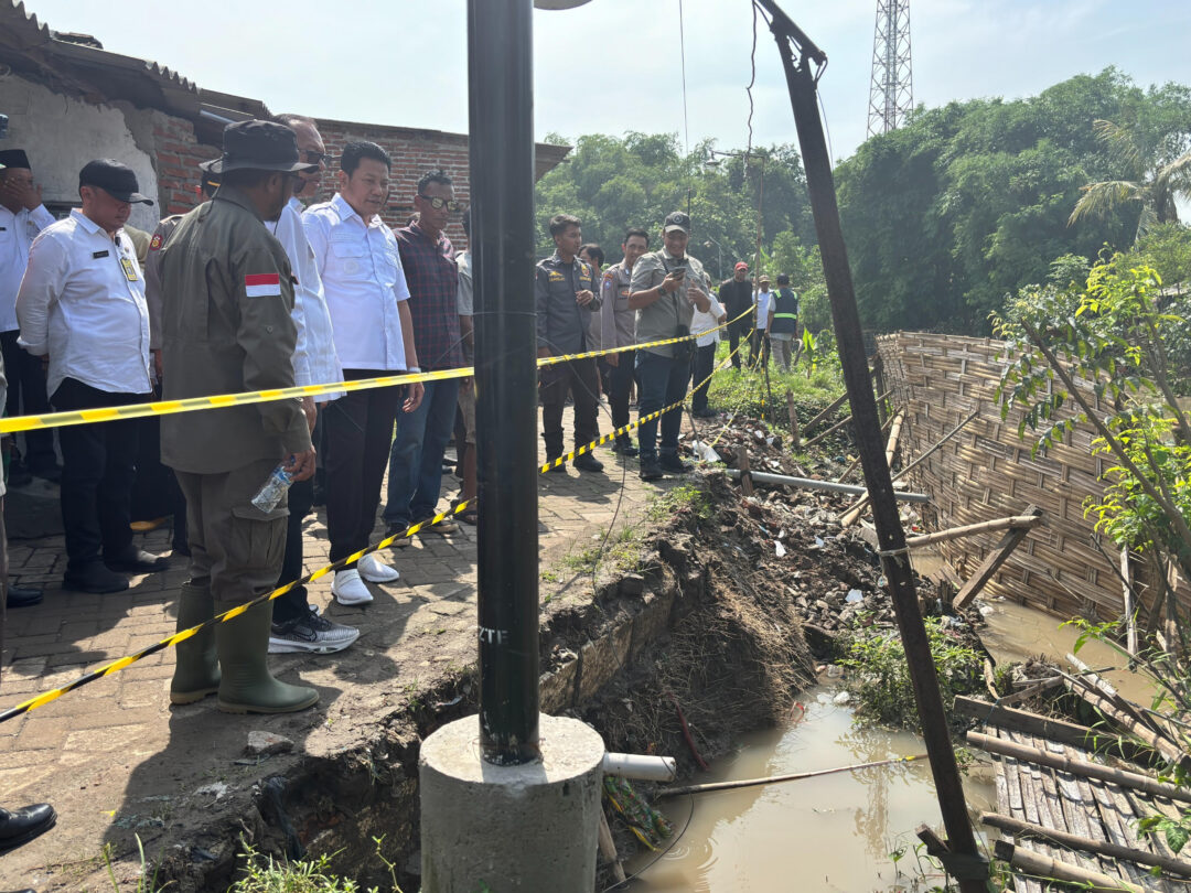 Normalisasi Banjir Terganggu Akibat Deretan Bangunan Liar Dibibir Sungai