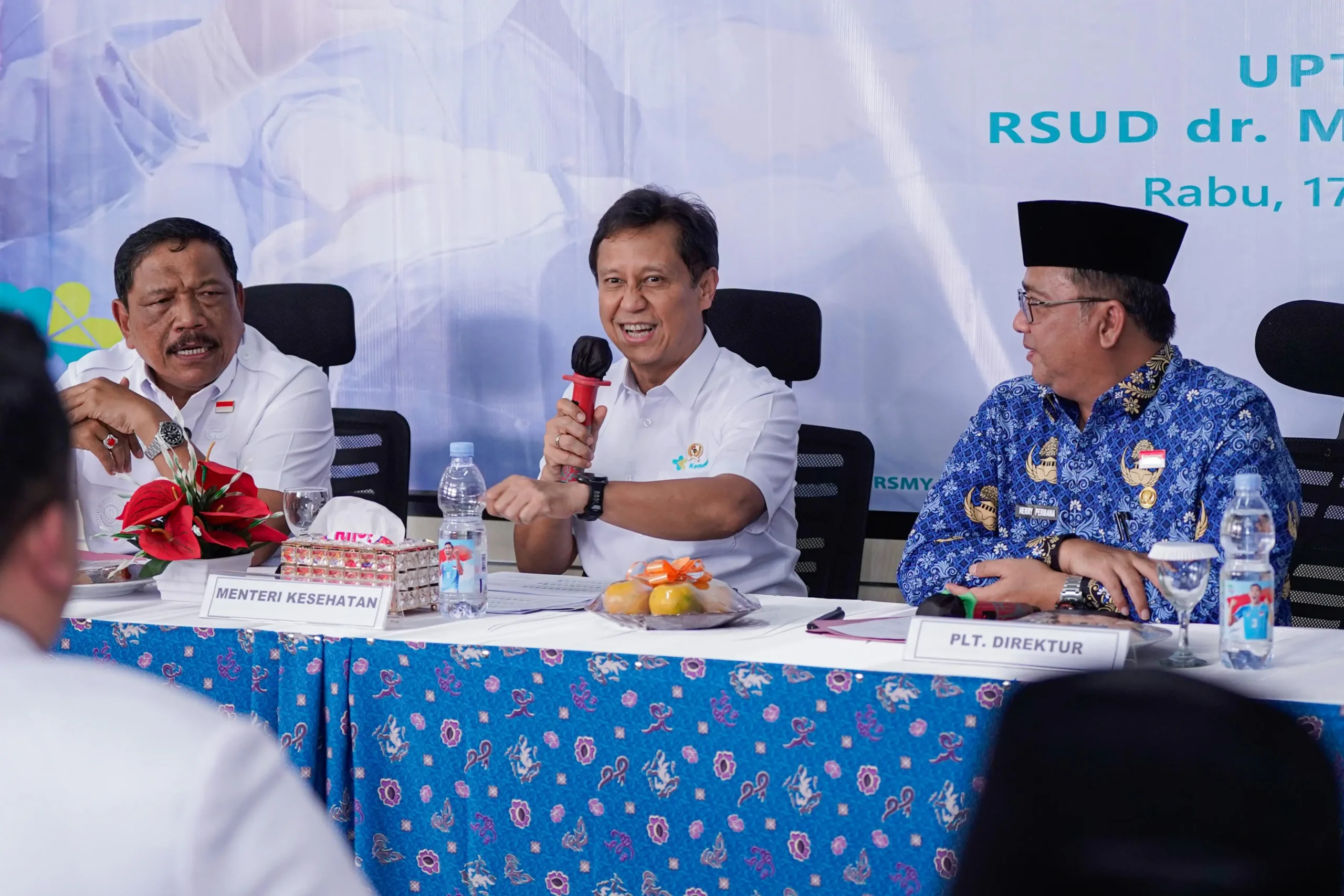 Menteri Kesehatan, Budi Gunadi Sadikin, mengajak pemenuhan kebutuhan dokter spesialis, khususnya dari putra-putri lokal, guna menangani keterbatasan tenaga medis di RSUD M. Yunus Bengkulu.