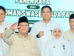 Berhasil Wujudkan Swasembada Pangan, Gubernur Khofifah Terima Tanda Kehormatan Satyalancana Wira Karya dari Presiden Prabowo