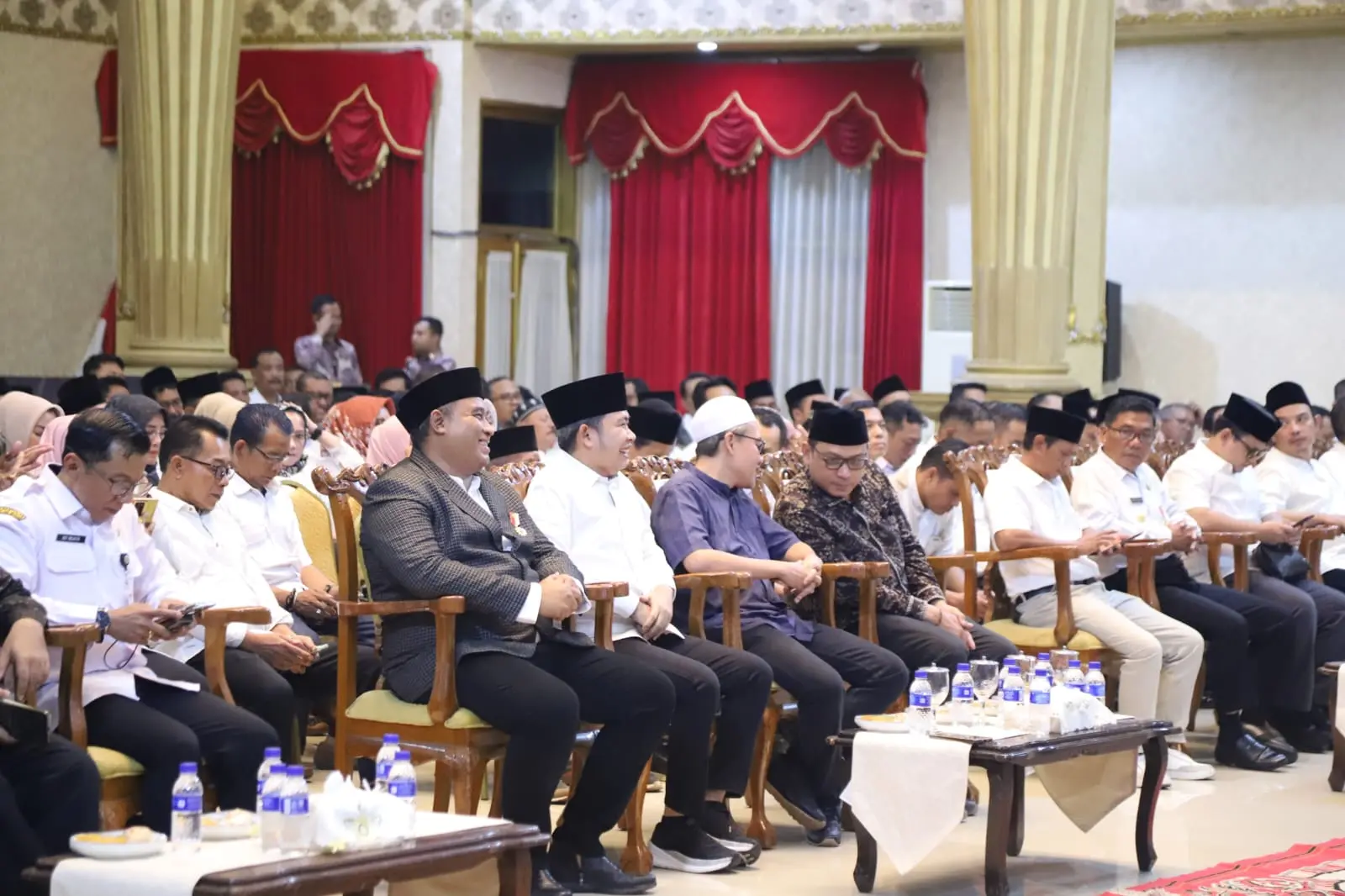 Pengurus PKDI Cabang Jember resmi dikukuhkan di Pendopo Wahyawibawagraha. Bupati Jember Gus Fawait menegaskan sinergi dengan kepala desa, hibah ambulans, serta jaminan ADD tidak dipotong.