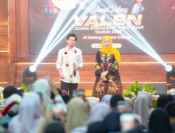 Pesan Khofifah pada Valen Akbar “Jaga Karir, Pendidikan dan Hormati Kedua Ortu