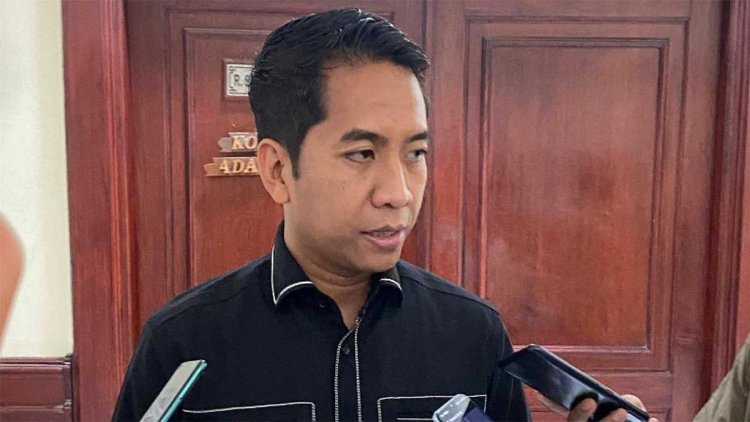 Warga Kelurahan Keputih, Kecamatan Sukolilo, Surabaya, mengadukan pembangunan jembatan milik pengembang perumahan baru ke DPRD Kota Surabaya. Proyek tersebut dinilai merugikan warga karena diduga menutup aliran sungai