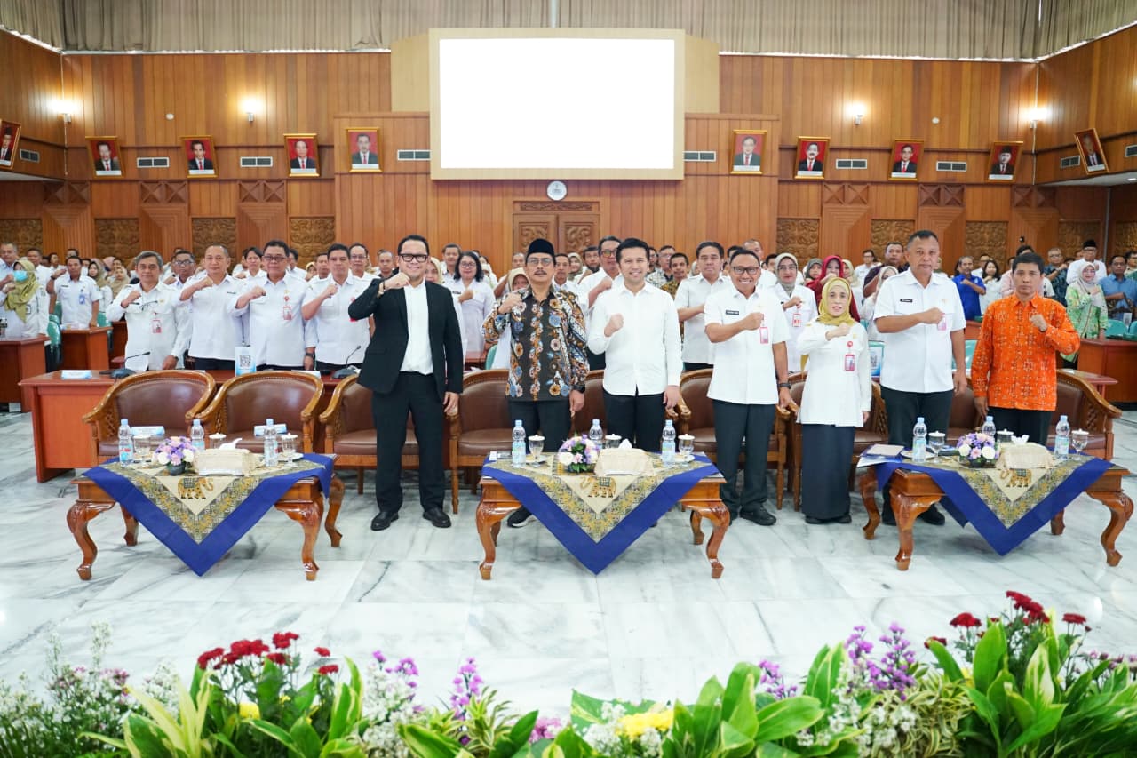 Wagub Emil Turun Langsung Tinjau Normalisasi Sungai Petung